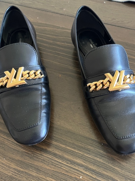 Louis Vuitton Other - Louis Vuitton women’s upper case chain flat loafer leather